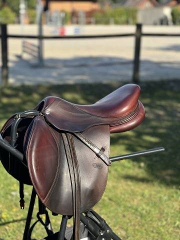 Sella da salto ostacoli CWD  17" - 2018