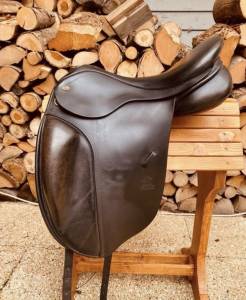 Sella da dressage Fairfax  17.5