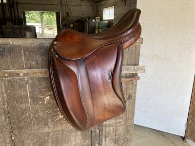 Sella da dressage Belloir Saumur 16