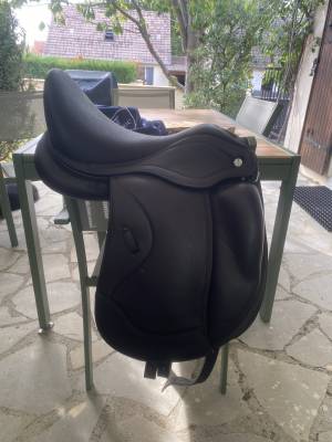Sella da dressage Ikonic DHY01  16.5