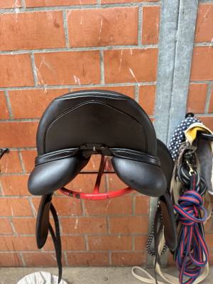 Sella da dressage Aviar  17.5
