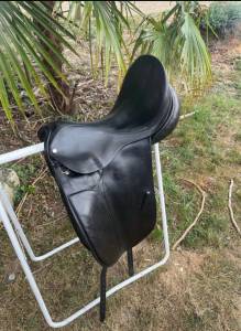 Sella da dressage County  17.5