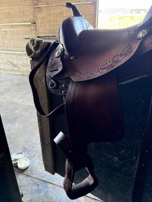 Sella western  HWEST saddlery  17.5