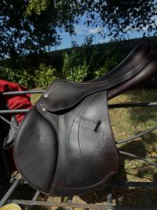 Sella da salto ostacoli Equipe  17.5