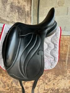 Sella da dressage GBS  17