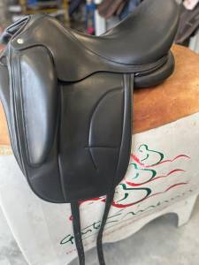 Sella da dressage Arion  18