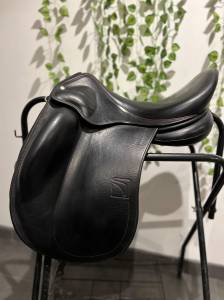 Sella da dressage Childeric  17.5