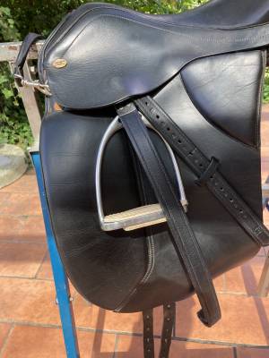 Sella da dressage  Gilbert  17.5