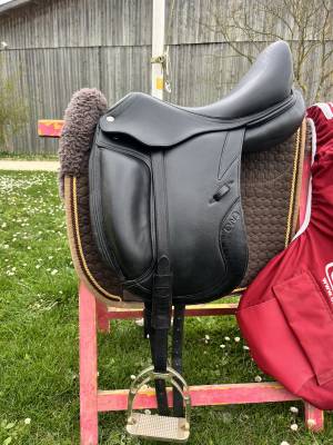 Sella da dressage CWD SE 08 17