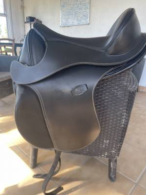 Sella da dressage Barefoot   17.5