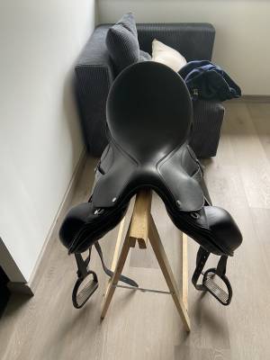 Sella da dressage Eric Thomas  17.5