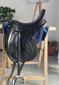 Sella da dressage CWD  17.5
