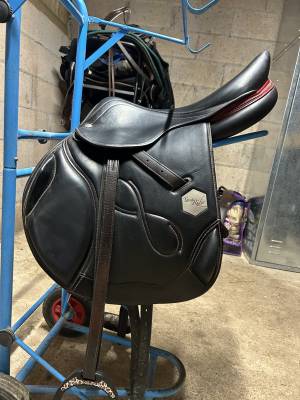 Sella da salto ostacoli Time Rider  17.5