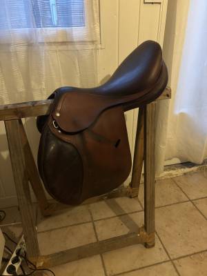 Sella da salto ostacoli Equipe  17.5