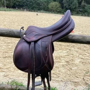 Sella da salto ostacoli Devoucoux  17.5