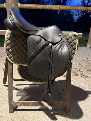 Sella da salto ostacoli Thorowgood   17.5