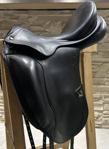 Sella da dressage Prestige Italia  17.5