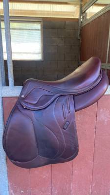 Sella da salto ostacoli Devoucoux  17.5