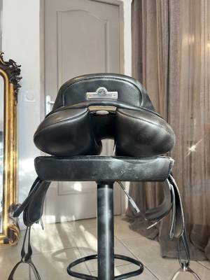 Sella da salto ostacoli Bates  17.5