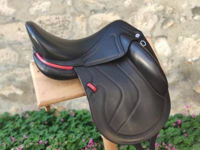 Sella da dressage CWD  17.5