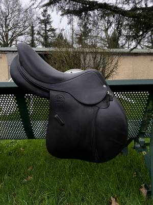 Sella da salto ostacoli Eric Thomas  17.5