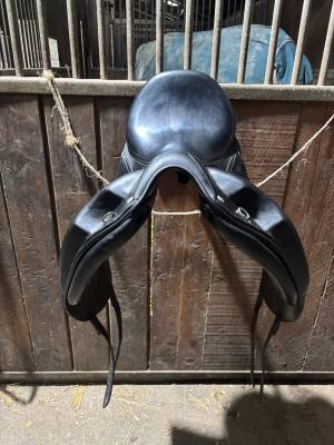 Sella da dressage Devoucoux  17.5