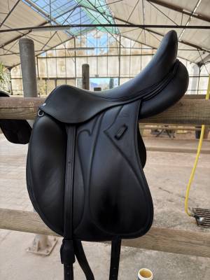 Sella da dressage Devoucoux  17.5