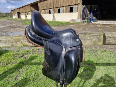 Sella da dressage CWD SE08 17