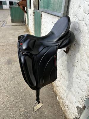 Sella da dressage Albion  17.5