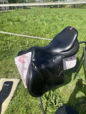 Sella da salto ostacoli Equipe  17.5