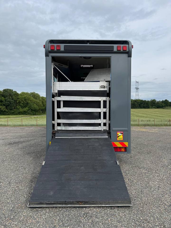 Camion per Cavalli Mercedes 15.280 2000 Occasione