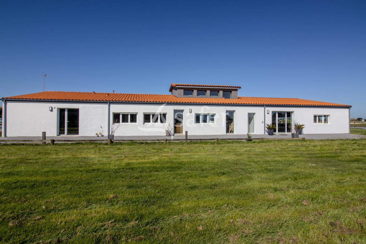 Propriet&agrave; equestre In vendita Vend&eacute;e