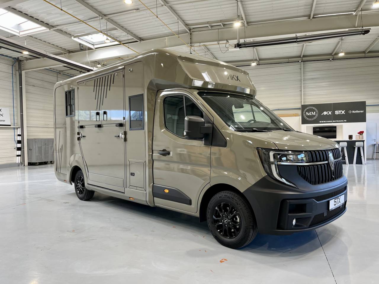 Van per Cavalli AKX  2026 Nuovo
