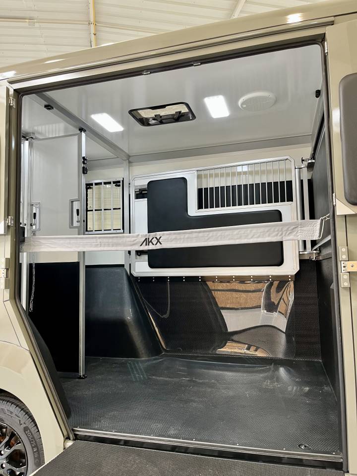 Van per Cavalli AKX  2026 Nuovo