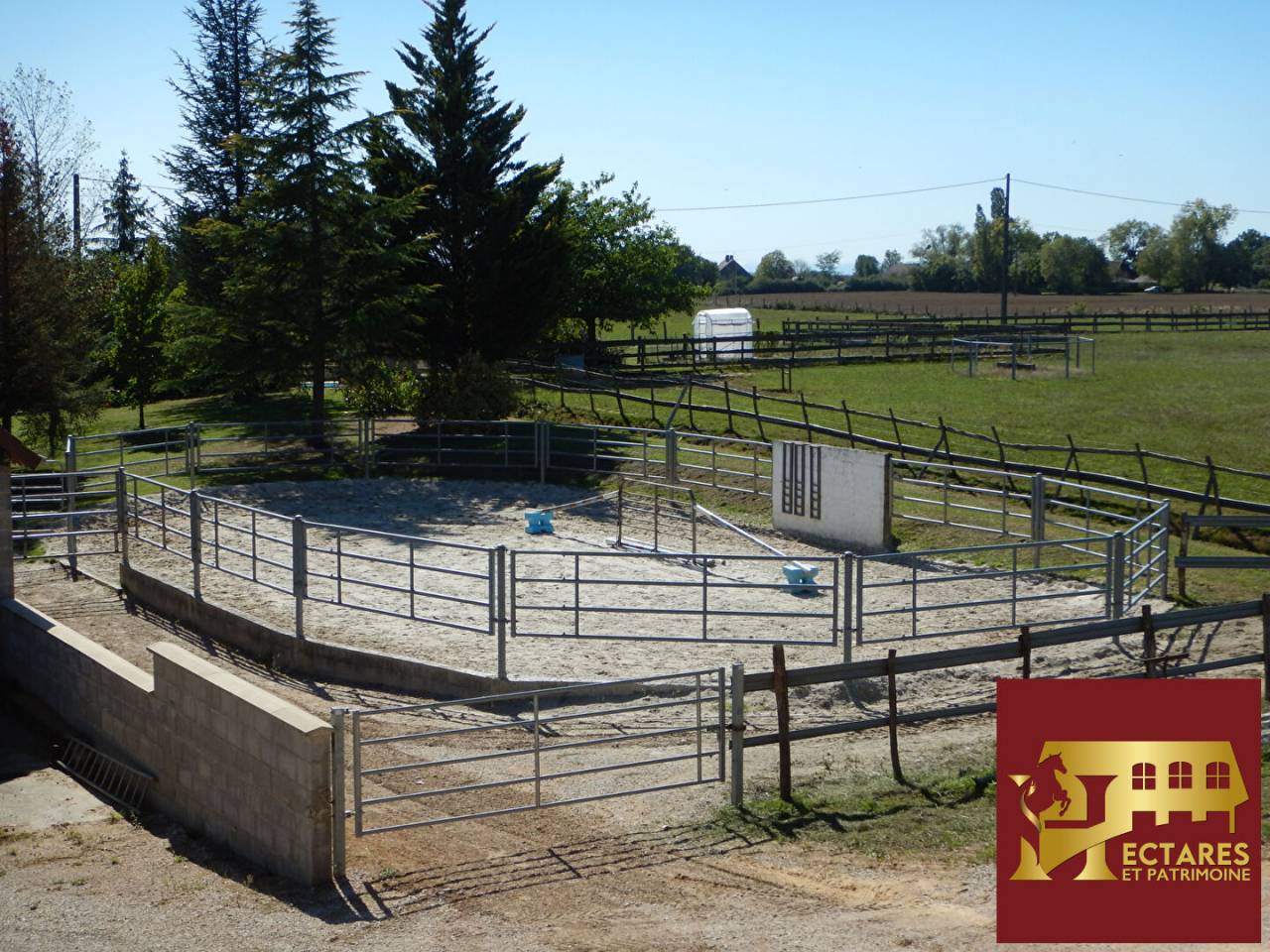 Centro di stagione cavallo In vendita Sa&ocirc;ne-et-Loire