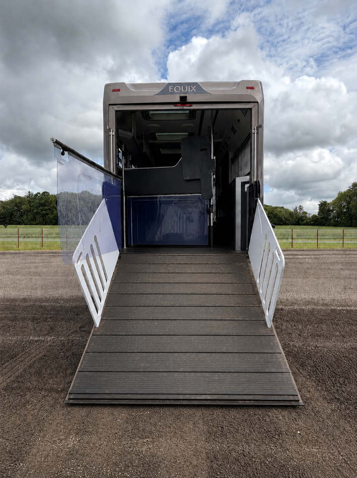 Camion per Cavalli EQUIX VOLVO 2016 Occasione