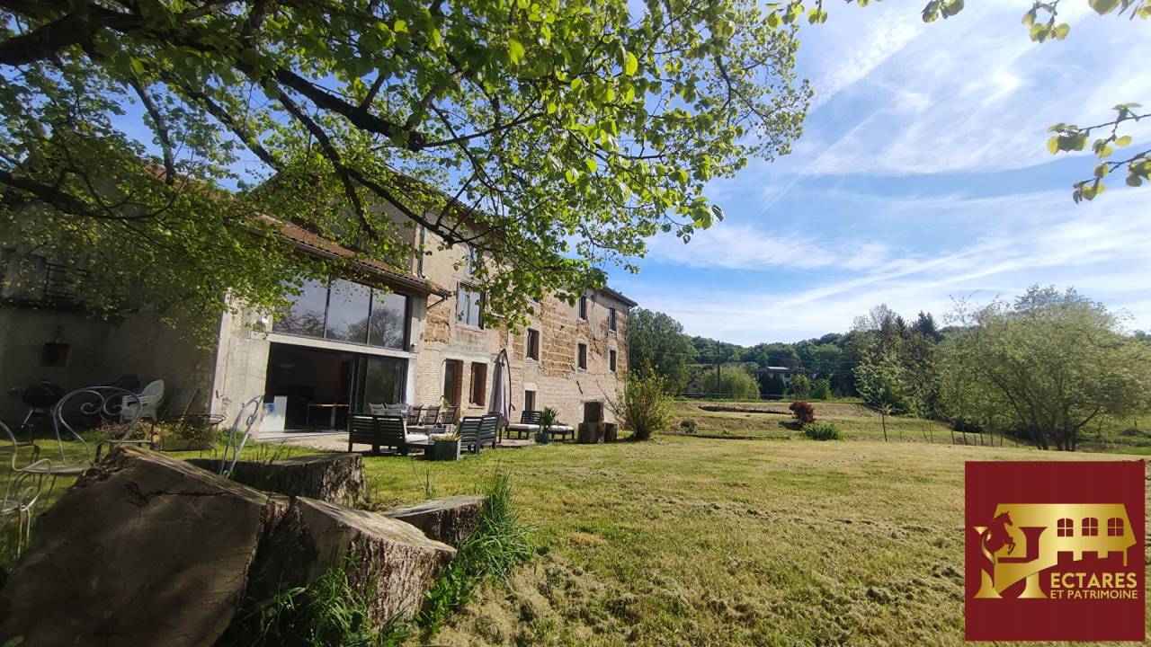 Propriet&agrave; equestre In vendita Ain