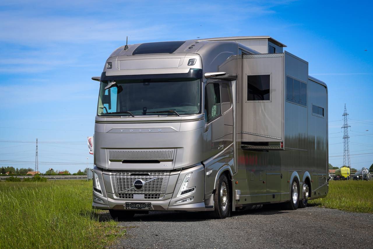 Camion per Cavalli Volvo Volvo FH500 Aero interhorse 2026 Nuovo