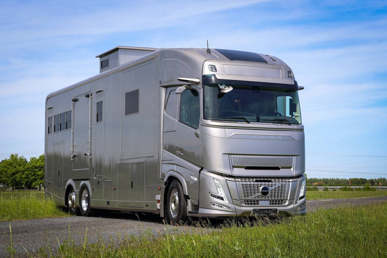 Camion per Cavalli Volvo Volvo FH500 Aero interhorse 2026 Nuovo