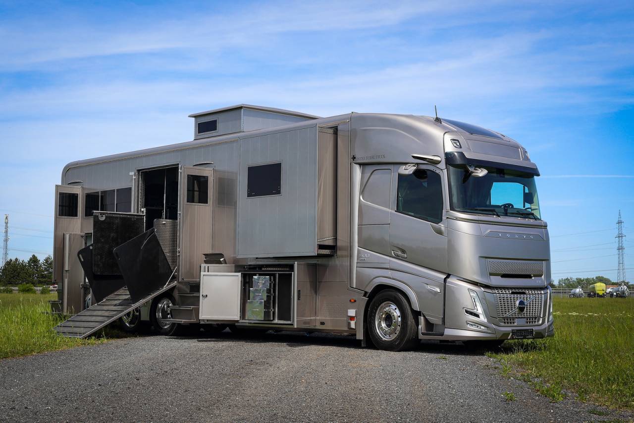 Camion per Cavalli Volvo Volvo FH500 Aero interhorse 2026 Nuovo