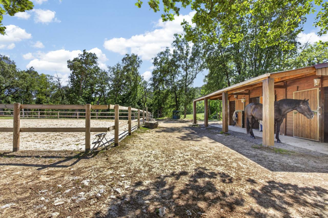 Propriet&agrave; equestre In vendita Var