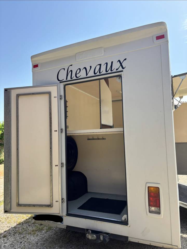 Trailer Renault Master 2 Cavalli 2008 Occasione