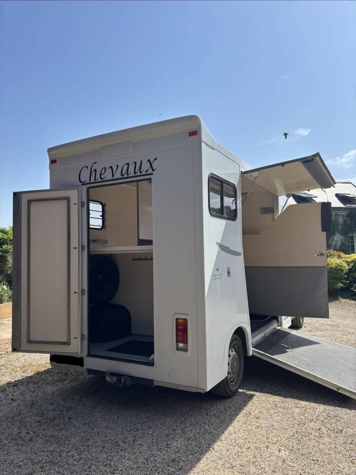 Trailer Renault Master 2 Cavalli 2008 Occasione