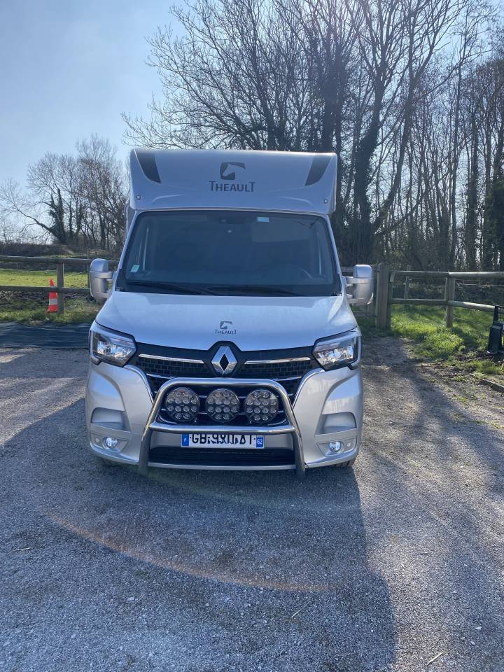 Van per Cavalli Theault THEAULT STALLE  renault master 2022 Occasione