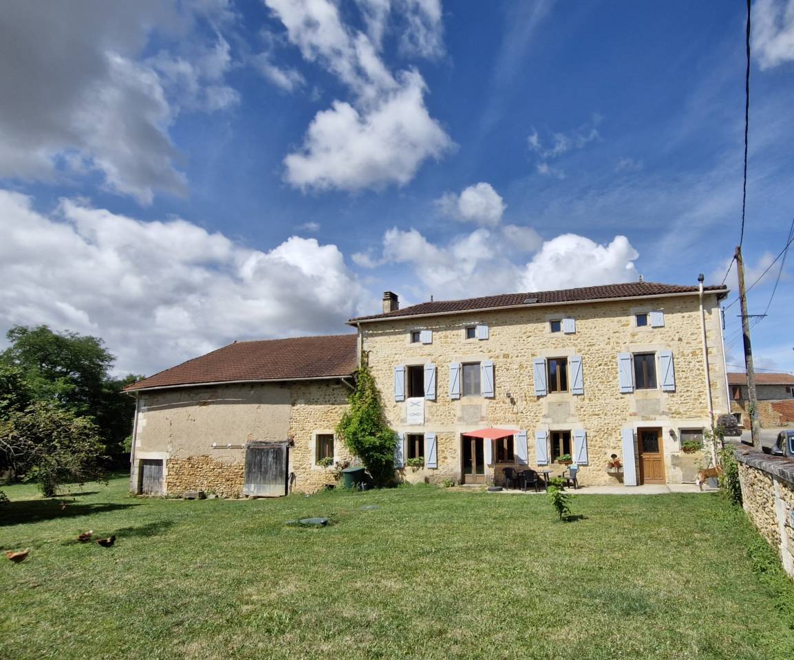 Propriet&agrave; equestre In vendita Charente