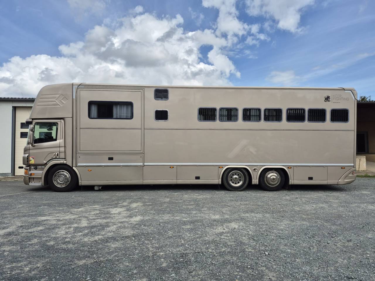Camion per Cavalli Ketterer SCANIA P400 KETTERER 2012 Occasione