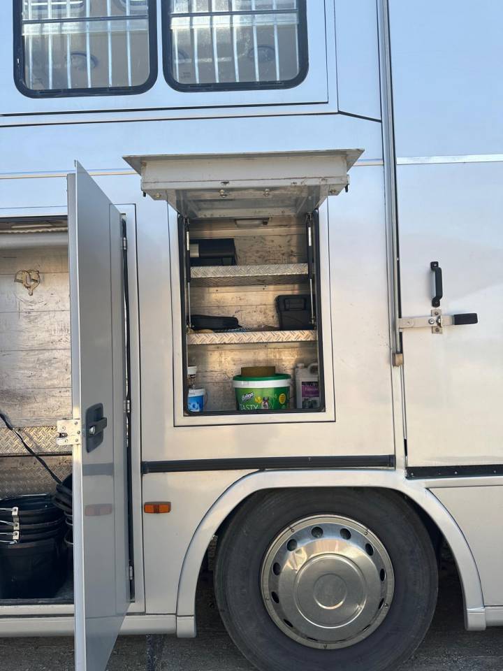 Camion per Cavalli Ketterer FH 12 2008 Occasione