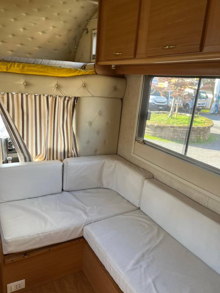 Van con living trasporto 3 cavalli