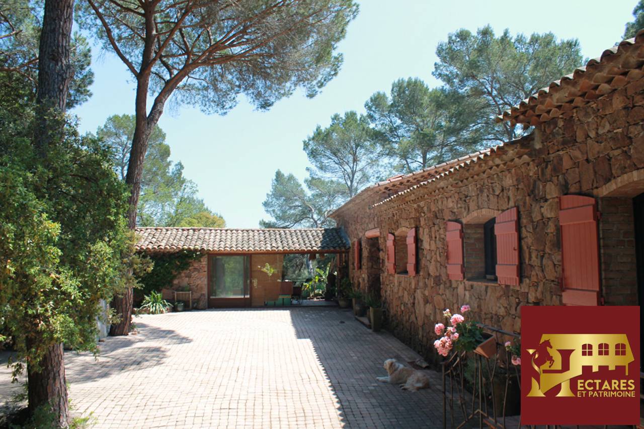 Propriet&agrave; equestre In vendita Var
