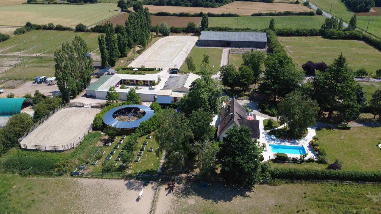 Centro di stagione cavallo In vendita Paris